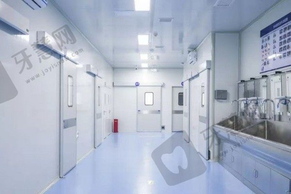 西安双宝口腔医院走廊