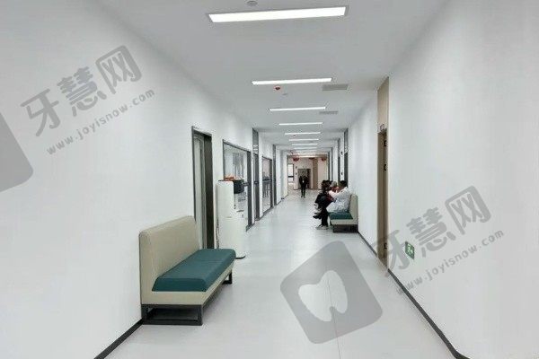 昆明团圆口腔医院走廊