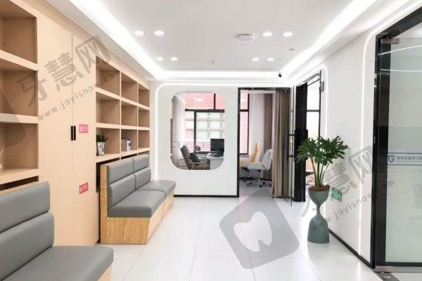 扬州牙管家口腔门诊部走廊