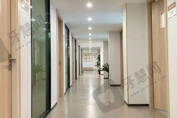 上海沪申五官科口腔专科走廊