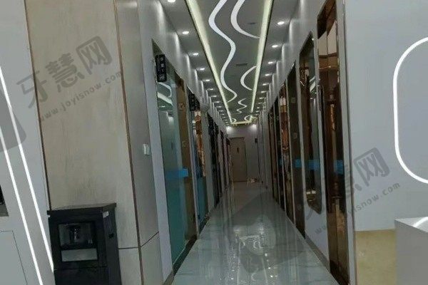 西安高陵牙卫士口腔门诊部走廊