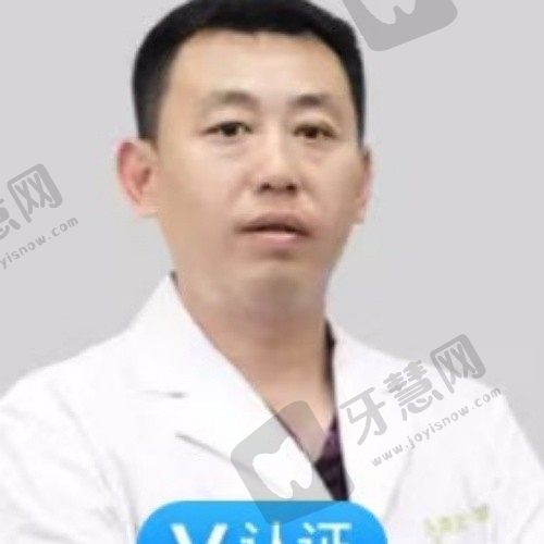 董泰巍