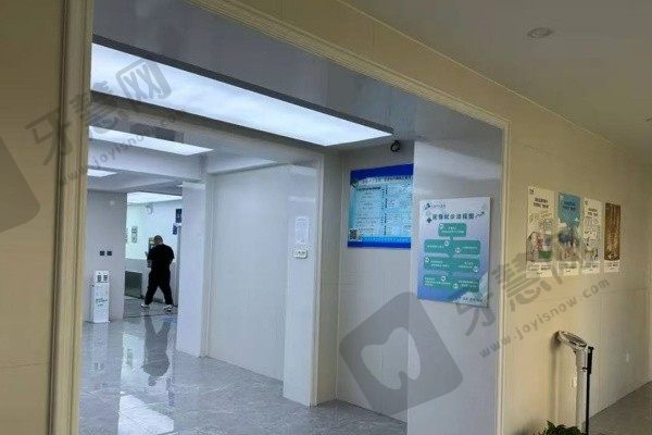 长春宽城中大口腔门诊部过道