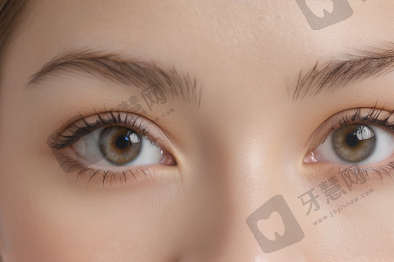 保定新视眼科医院翟长斌单焦散光人工晶体Zeiss6800元起，患者好评如潮，成功病例不断