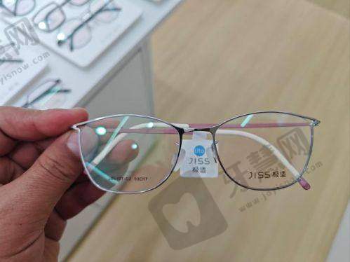 实例1:极高度近视患者术后重获高清视力