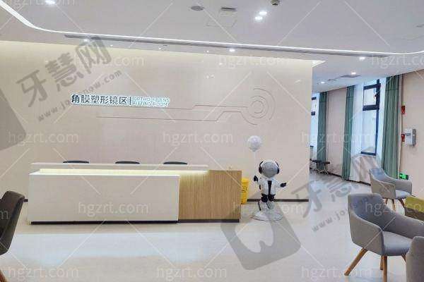 南宁爱尔眼科医院地址电话及营业时间：