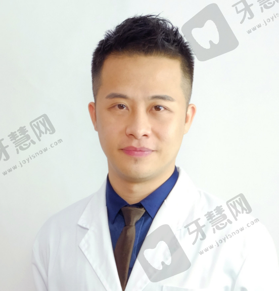 何镇宇