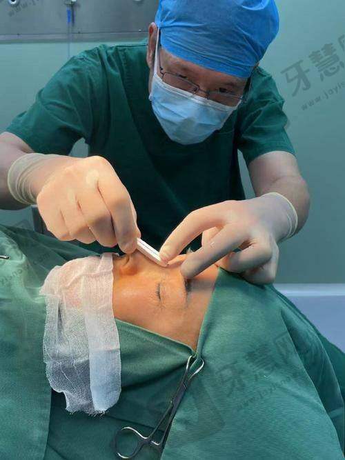 李信锋坐诊医院:深圳宝丽医疗美容的技术高地